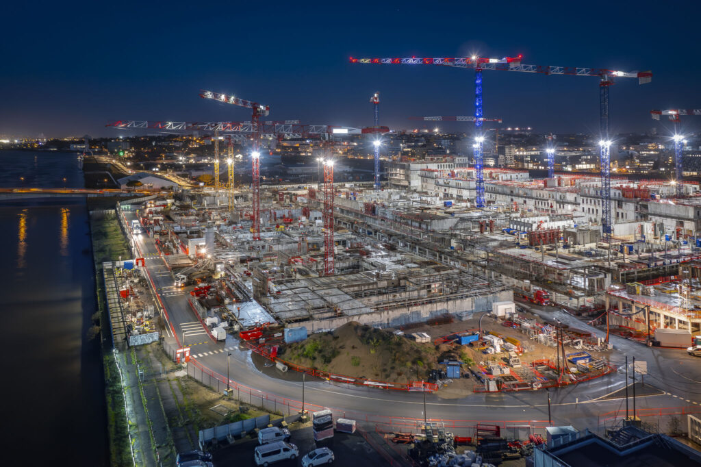 CEGELEC réalise des contrôles d'exécution sur ses chantiers avec NEXT-BIM en superposant les maquettes BIM sur le terrain pour des contrôles plus rapides et précis.